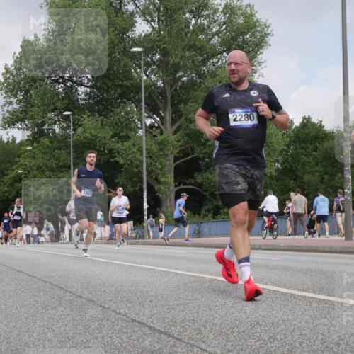 29.06.2025 - hella hamburg halbmarathon Luisa Fischer http://msf.ph/oto/8446221 29.06.2025 10:28:18 Kennedybrücke 13113, 13111, 3343, 6261, 7, 2280, 5829, 1352, 2132, 2249, 2280, 3343, 4624, 5138, 5829, 5830, 6261 meine-sportfotos.de