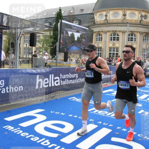 29.06.2025 - hella hamburg halbmarathon Michael Strokosch http://msf.ph/oto/8446267 29.06.2025 10:27:34 Ziel 4678, 9804, 12341, 13941, 18567, 19114 meine-sportfotos.de