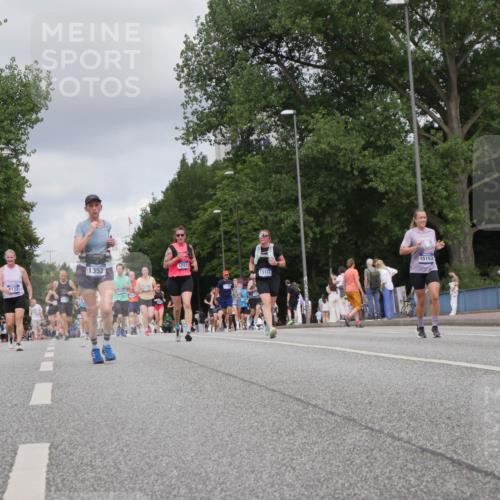 29.06.2025 - hella hamburg halbmarathon Luisa Fischer http://msf.ph/oto/8446278 29.06.2025 10:28:21 Kennedybrücke 1352, 1, 13, 132, 13111, 15153, 6261, 1352, 2132, 2249, 2280, 3343, 4624, 5829, 5830, 6261 meine-sportfotos.de