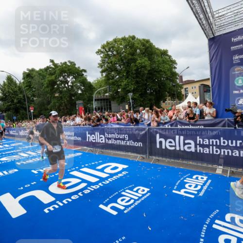 29.06.2025 - hella hamburg halbmarathon Zöllner http://msf.ph/oto/8446287 29.06.2025 10:57:44 Ziel 1239, 1715, 1719, 2606, 7833, 10133, 12774, 13523, 14571, 14951, 15217, 15220, 16418, 17201, 17455, 17769, 17814, 18388, 18508, 18985 meine-sportfotos.de