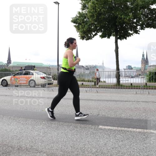 29.06.2025 - hella hamburg halbmarathon Lena Gebhardt http://msf.ph/oto/8446288 29.06.2025 10:30:06 Lombardsbrücke 1097, 1547, 1694, 2302, 2699, 2901, 3443, 3573, 3613, 4395, 4580, 5063, 5322, 5350, 6598, 6616, 6626, 8388, 8792, 8941, 9095, 9937, 10162, 10880, 11269, 11376, 11444, 11634, 12216, 12227, 12305, 12349, 12350, 12504, 12537, 12710, 13031, 13418, 13810, 14304, 15266, 16182, 16601, 16604, 16735, 16769, 17529, 18046, 18385, 18503, 18671 meine-sportfotos.de