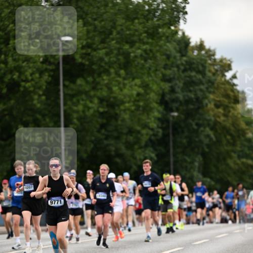 29.06.2025 - hella hamburg halbmarathon Dr. Thomas Lammeyer http://msf.ph/oto/8446295 29.06.2025 10:58:24 Kennedybrücke 1017, 1744, 1789, 1984, 2079, 2146, 2372, 2761, 3187, 3249, 4323, 4626, 4685, 4801, 4838, 5514, 5804, 5817, 5857, 5993, 6273, 6468, 7614, 8189, 8924, 9138, 9503, 9531, 9771, 10207, 11390 meine-sportfotos.de