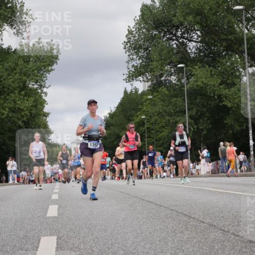 29.06.2025 - hella hamburg halbmarathon Luisa Fischer http://msf.ph/oto/8446304 29.06.2025 10:28:22 Kennedybrücke 1352, 3113, 3132, 3111, 15153, 1352, 2132, 2249, 3343, 5829, 5830, 6261 meine-sportfotos.de