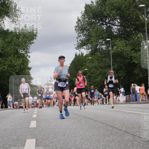 29.06.2025 - hella hamburg halbmarathon Luisa Fischer http://msf.ph/oto/8446311 29.06.2025 10:28:22 Kennedybrücke 1352, 3132, 13113, 13111, 15153, 1352, 2132, 2249, 3343, 5829, 5830, 6261 meine-sportfotos.de