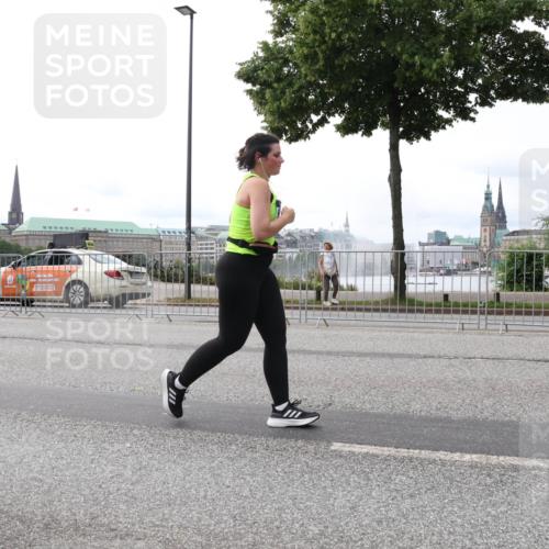 29.06.2025 - hella hamburg halbmarathon Lena Gebhardt http://msf.ph/oto/8446314 29.06.2025 10:30:06 Lombardsbrücke 1097, 1547, 1694, 2302, 2699, 2901, 3443, 3573, 3613, 4395, 4580, 5063, 5322, 5350, 6598, 6616, 6626, 8388, 8792, 8941, 9095, 9937, 10162, 10880, 11269, 11376, 11444, 11634, 12216, 12227, 12305, 12349, 12350, 12504, 12537, 12710, 13031, 13418, 13810, 14304, 15266, 16182, 16601, 16604, 16735, 16769, 17529, 18046, 18385, 18503, 18671 meine-sportfotos.de