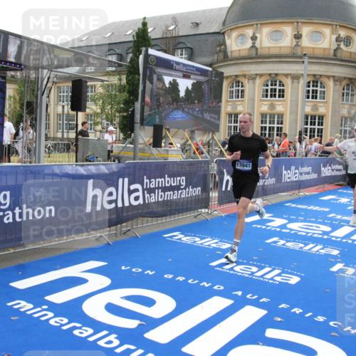 29.06.2025 - hella hamburg halbmarathon Michael Strokosch http://msf.ph/oto/8446319 29.06.2025 10:27:35 Ziel 2203, 4678, 7651, 9804, 12341, 13941, 17354, 18567, 19114 meine-sportfotos.de