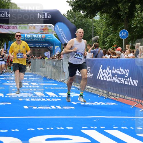 29.06.2025 - hella hamburg halbmarathon Strokosch-Dieckow http://msf.ph/oto/8446331 29.06.2025 10:49:12 Ziel 2013, 4832, 6158, 6389, 8112, 9348, 10053, 10184, 10189, 13450, 14526, 15523, 16369, 16414, 16731, 17173, 18598, 18842 meine-sportfotos.de