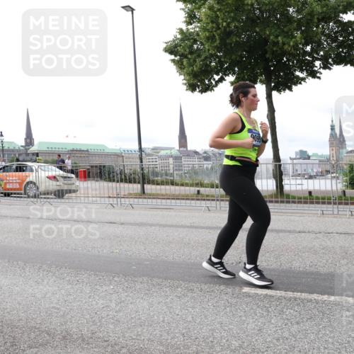 29.06.2025 - hella hamburg halbmarathon Lena Gebhardt http://msf.ph/oto/8446337 29.06.2025 10:30:06 Lombardsbrücke 9095, 1097, 1547, 1694, 2302, 2699, 2901, 3443, 3573, 3613, 4395, 4580, 5063, 5322, 5350, 6598, 6616, 6626, 8388, 8792, 8941, 9095, 9937, 10162, 10880, 11269, 11376, 11444, 11634, 12216, 12227, 12305, 12349, 12350, 12504, 12537, 12710, 13031, 13418, 13810, 14304, 15266, 16182, 16601, 16604, 16735, 16769, 17529, 18046, 18385, 18503, 18671 meine-sportfotos.de