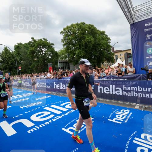 29.06.2025 - hella hamburg halbmarathon Zöllner http://msf.ph/oto/8446347 29.06.2025 10:57:45 Ziel 1715, 1719, 1972, 2606, 7833, 10133, 12440, 12774, 13523, 14951, 15217, 15220, 16418, 17201, 17455, 17769, 17814, 18388, 18508, 18727, 18985 meine-sportfotos.de