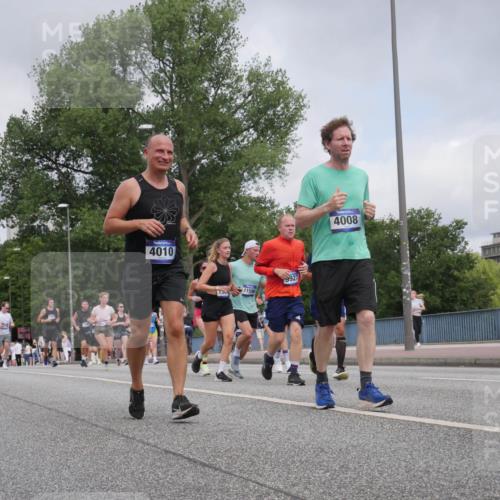 29.06.2025 - hella hamburg halbmarathon Luisa Fischer http://msf.ph/oto/8446413 29.06.2025 10:28:34 Kennedybrücke 4010, 1159, 150, 9927, 4008, 3132, 4008, 4010, 4111, 4797, 8083, 8276, 8962, 9927 meine-sportfotos.de