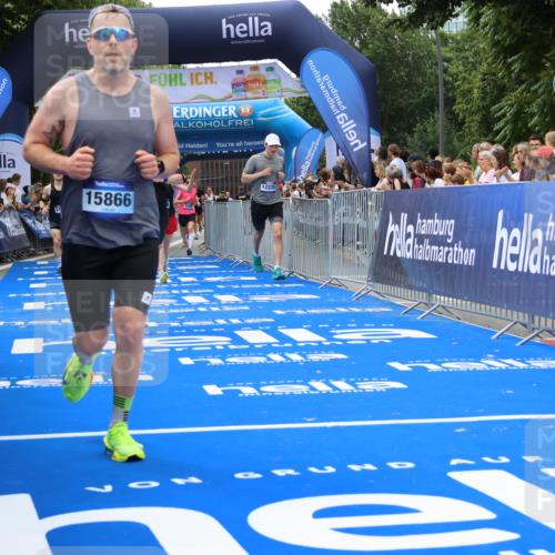 29.06.2025 - hella hamburg halbmarathon Strokosch-Dieckow http://msf.ph/oto/8446415 29.06.2025 10:39:21 Ziel 1343, 2044, 2546, 2972, 4565, 5752, 6037, 6152, 8319, 8346, 8925, 12046, 12335, 12372, 13479, 14359, 15013, 15866, 17646 meine-sportfotos.de