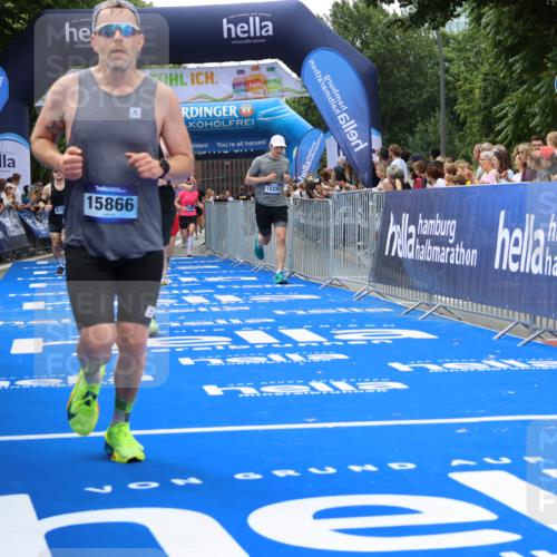 29.06.2025 - hella hamburg halbmarathon Strokosch-Dieckow http://msf.ph/oto/8446434 29.06.2025 10:39:22 Ziel 1343, 2044, 2546, 2972, 4565, 6037, 6152, 8319, 8346, 8925, 12046, 12335, 12372, 13479, 14359, 15013, 15866, 17646 meine-sportfotos.de