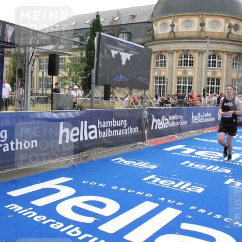 29.06.2025 - hella hamburg halbmarathon Michael Strokosch http://msf.ph/oto/8446438 29.06.2025 10:27:39 Ziel 2203, 7651, 8731, 10655, 12341, 17354, 18832 meine-sportfotos.de