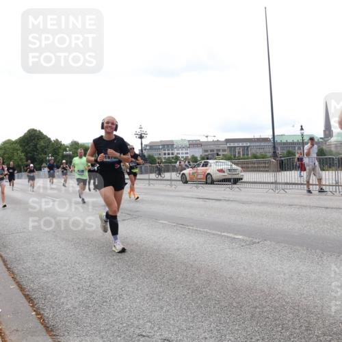 29.06.2025 - hella hamburg halbmarathon Lena Gebhardt http://msf.ph/oto/8446454 29.06.2025 10:30:07 Lombardsbrücke 1097, 1547, 1694, 2302, 2699, 2901, 3443, 3573, 3613, 4395, 4580, 5063, 5322, 5350, 6598, 6616, 6626, 8388, 8792, 8941, 9095, 9937, 10162, 10880, 11376, 11444, 11634, 12216, 12227, 12305, 12349, 12350, 12504, 12537, 12710, 13031, 13418, 13810, 14304, 15266, 15938, 16182, 16601, 16604, 16735, 16769, 17529, 18046, 18385, 18503, 18671 meine-sportfotos.de