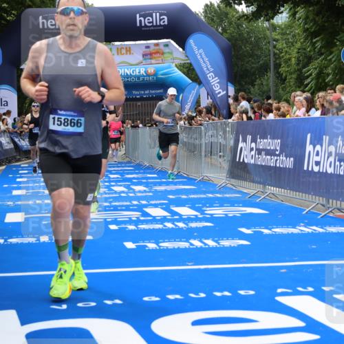 29.06.2025 - hella hamburg halbmarathon Strokosch-Dieckow http://msf.ph/oto/8446455 29.06.2025 10:39:22 Ziel 1343, 2044, 2546, 2972, 4565, 6037, 6152, 8319, 8346, 8925, 12046, 12335, 12372, 13479, 14359, 15013, 15866, 17646 meine-sportfotos.de