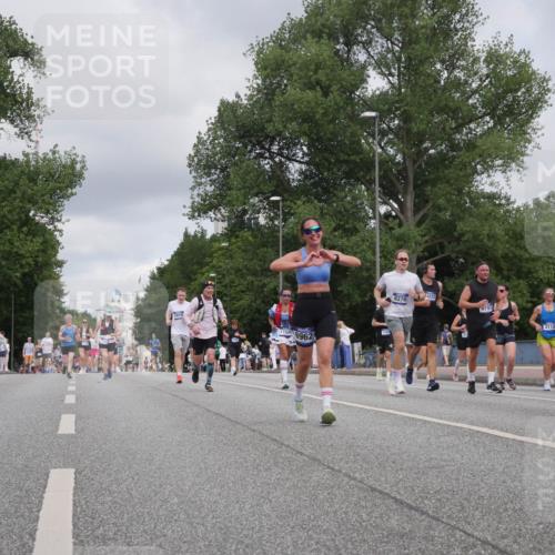29.06.2025 - hella hamburg halbmarathon Luisa Fischer http://msf.ph/oto/8446472 29.06.2025 10:28:39 Kennedybrücke 5814, 17535, 8962, 8276, 14223, 4797, 3113, 16927, 3099, 3113, 4008, 4010, 4797, 5814, 7778, 8276, 8962, 9927 meine-sportfotos.de