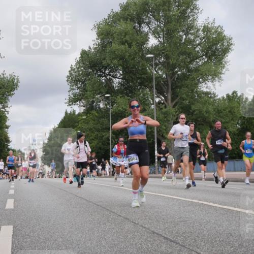 29.06.2025 - hella hamburg halbmarathon Luisa Fischer http://msf.ph/oto/8446487 29.06.2025 10:28:40 Kennedybrücke 17535, 8962, 3276, 1223, 4797, 4444, 3113, 3099, 3113, 4797, 5814, 7778, 8276, 8962, 9927 meine-sportfotos.de