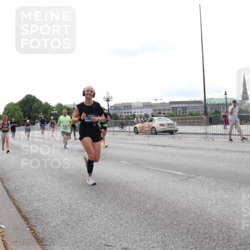29.06.2025 - hella hamburg halbmarathon Lena Gebhardt http://msf.ph/oto/8446488 29.06.2025 10:30:07 Lombardsbrücke 14304, 1097, 1547, 1694, 2302, 2699, 2901, 3443, 3573, 3613, 4395, 4580, 5063, 5322, 5350, 6598, 6616, 6626, 8388, 8792, 8941, 9095, 9937, 10162, 10880, 11376, 11444, 11634, 12216, 12227, 12305, 12349, 12350, 12504, 12537, 12710, 13031, 13418, 13810, 14304, 15266, 15938, 16182, 16601, 16604, 16735, 16769, 17529, 18046, 18385, 18503, 18671 meine-sportfotos.de