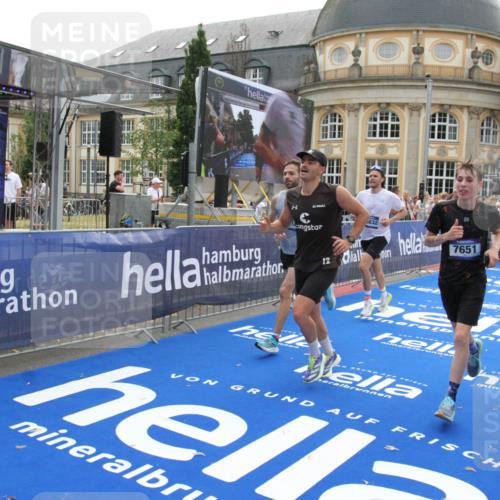 29.06.2025 - hella hamburg halbmarathon Michael Strokosch http://msf.ph/oto/8446495 29.06.2025 10:27:42 Ziel 2203, 5367, 7651, 8731, 10655, 12341, 17354, 18832 meine-sportfotos.de