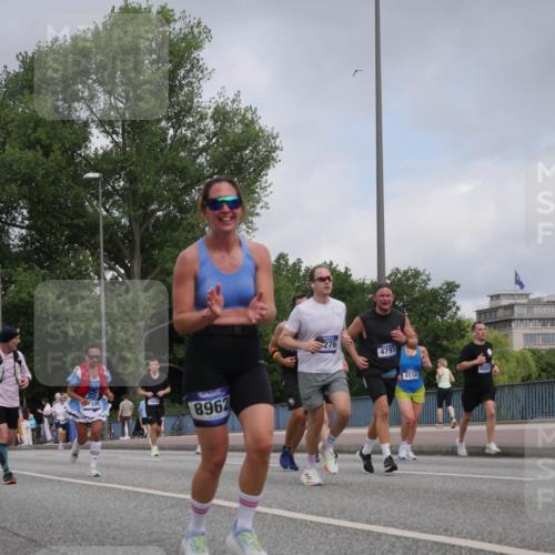 29.06.2025 - hella hamburg halbmarathon Luisa Fischer http://msf.ph/oto/8446508 29.06.2025 10:28:41 Kennedybrücke 814, 7778, 7535, 8962, 276, 4797, 3113, 16927, 10459, 2000, 3099, 3113, 4444, 4797, 5814, 7778, 8276, 8962 meine-sportfotos.de
