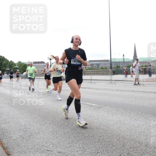 29.06.2025 - hella hamburg halbmarathon Lena Gebhardt http://msf.ph/oto/8446523 29.06.2025 10:30:08 Lombardsbrücke 14304, 16182, 16765, 1097, 1547, 1694, 2302, 2699, 2901, 3443, 3573, 3613, 4395, 4580, 5063, 5322, 5350, 6598, 6616, 6626, 8388, 8792, 8941, 9095, 9937, 10162, 10880, 11376, 11444, 12216, 12227, 12305, 12349, 12350, 12504, 12537, 12710, 13031, 13418, 13810, 14304, 15266, 15938, 16182, 16601, 16604, 16735, 16769, 17529, 18046, 18385, 18503, 18671 meine-sportfotos.de