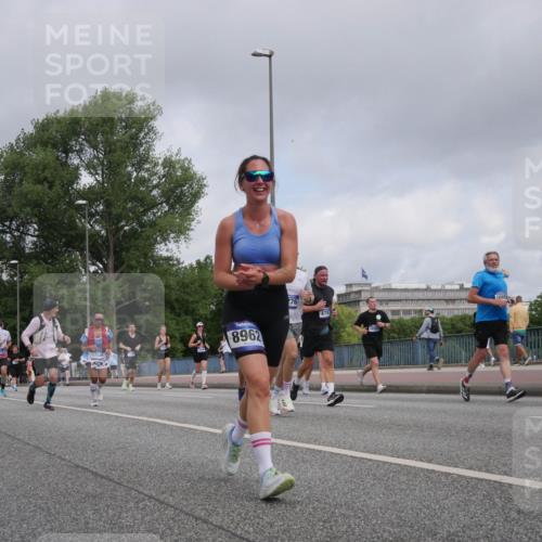 29.06.2025 - hella hamburg halbmarathon Luisa Fischer http://msf.ph/oto/8446527 29.06.2025 10:28:41 Kennedybrücke 5814, 17535, 8962, 276, 4791, 10459, 2000, 3099, 3113, 4444, 4797, 5814, 7778, 8276, 8962 meine-sportfotos.de