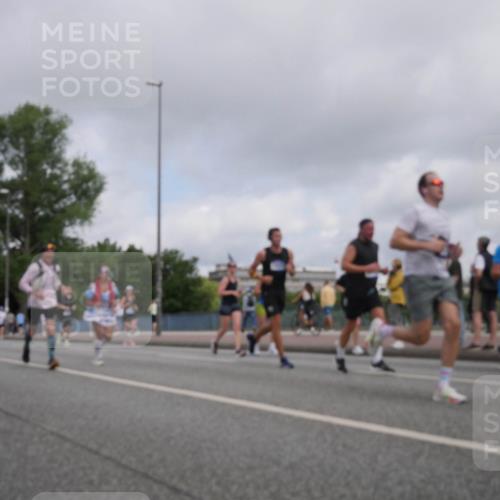 29.06.2025 - hella hamburg halbmarathon Luisa Fischer http://msf.ph/oto/8446549 29.06.2025 10:28:43 Kennedybrücke 2000, 3053, 3099, 3113, 3920, 4444, 4797, 5814, 7778, 8276, 8962 meine-sportfotos.de