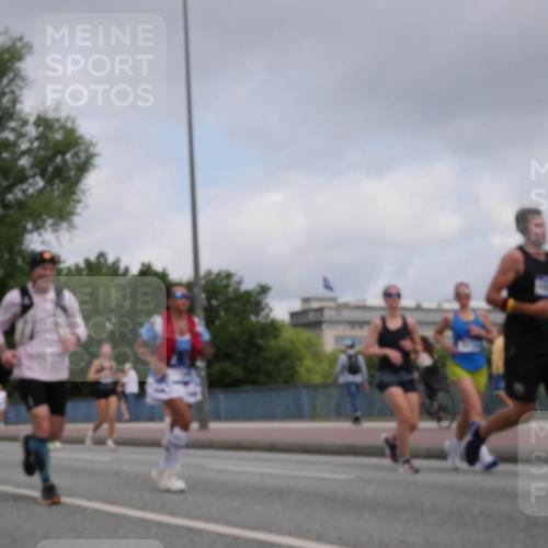 29.06.2025 - hella hamburg halbmarathon Luisa Fischer http://msf.ph/oto/8446554 29.06.2025 10:28:43 Kennedybrücke 2000, 3053, 3099, 3113, 3920, 4444, 4797, 5814, 7778, 8276, 8962 meine-sportfotos.de