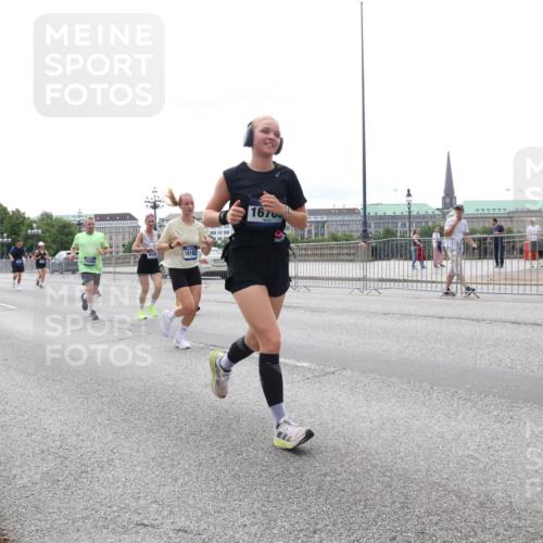 29.06.2025 - hella hamburg halbmarathon Lena Gebhardt http://msf.ph/oto/8446559 29.06.2025 10:30:08 Lombardsbrücke 16182, 1670, 1097, 1547, 1694, 2302, 2699, 2901, 3443, 3573, 3613, 4395, 4580, 5063, 5322, 5350, 6598, 6616, 6626, 8388, 8792, 8941, 9095, 9937, 10162, 10880, 11376, 11444, 12216, 12227, 12305, 12349, 12350, 12504, 12537, 12710, 13031, 13418, 13810, 14304, 15266, 15938, 16182, 16601, 16604, 16735, 16769, 17529, 18046, 18385, 18503, 18671 meine-sportfotos.de