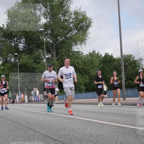 29.06.2025 - hella hamburg halbmarathon Luisa Fischer http://msf.ph/oto/8446581 29.06.2025 10:28:45 Kennedybrücke 2000, 7778, 5814, 11816, 11817, 4444, 1627, 2000, 3053, 3099, 3113, 3920, 4444, 4797, 5814, 7778, 8276 meine-sportfotos.de