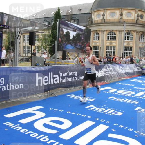 29.06.2025 - hella hamburg halbmarathon Michael Strokosch http://msf.ph/oto/8446594 29.06.2025 10:27:45 Ziel 1122, 5367, 8731, 10655, 17893, 18832 meine-sportfotos.de