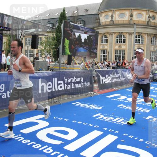 29.06.2025 - hella hamburg halbmarathon Michael Strokosch http://msf.ph/oto/8446626 29.06.2025 10:27:45 Ziel 1122, 5367, 8731, 10655, 17893, 18832 meine-sportfotos.de