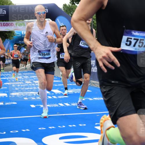 29.06.2025 - hella hamburg halbmarathon Strokosch-Dieckow http://msf.ph/oto/8446640 29.06.2025 10:39:17 Ziel 2044, 3282, 4565, 5752, 6037, 6152, 8319, 8925, 11305, 12046, 12335, 13479, 13729, 14311, 14359, 15013, 15866, 17646, 17668, 18149 meine-sportfotos.de
