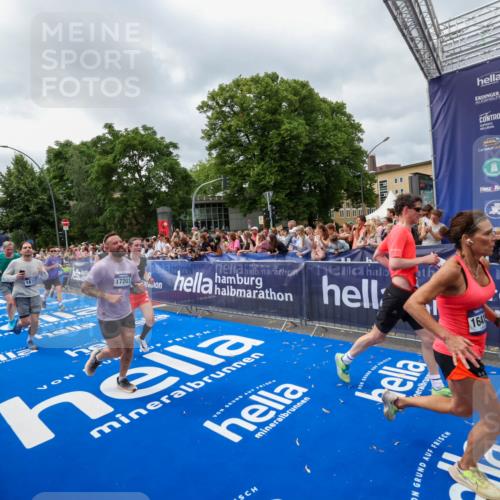 29.06.2025 - hella hamburg halbmarathon Zöllner http://msf.ph/oto/8446655 29.06.2025 10:57:52 Ziel 1972, 2034, 2806, 2883, 5391, 7269, 7833, 9820, 10599, 10703, 12440, 12523, 13376, 14737, 16418, 16517, 17201, 17543, 18492, 18508, 18727 meine-sportfotos.de