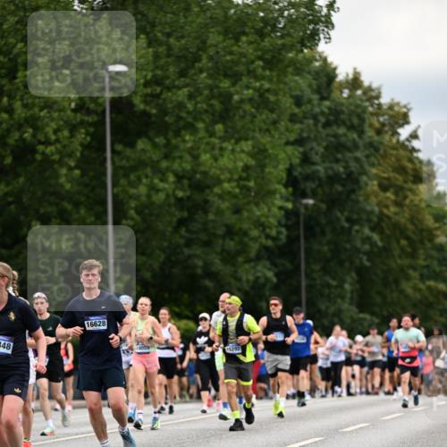 29.06.2025 - hella hamburg halbmarathon Dr. Thomas Lammeyer http://msf.ph/oto/8446682 29.06.2025 10:58:28 Kennedybrücke 1017, 1744, 1984, 2079, 2146, 2372, 2761, 3187, 3249, 3364, 4323, 4626, 4685, 4801, 4838, 5309, 5514, 5804, 5817, 5993, 6273, 6468, 6583, 6987, 7614, 8189, 8924, 9138, 9503, 9531, 9771, 10207, 11390 meine-sportfotos.de