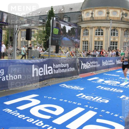 29.06.2025 - hella hamburg halbmarathon Michael Strokosch http://msf.ph/oto/8446687 29.06.2025 10:27:47 Ziel 1122, 5367, 8731, 10655, 17893 meine-sportfotos.de