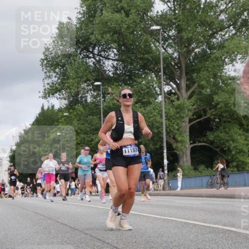29.06.2025 - hella hamburg halbmarathon Luisa Fischer http://msf.ph/oto/8446691 29.06.2025 10:28:51 Kennedybrücke 1740, 18198, 6869, 11157, 1627, 1740, 2000, 3053, 3920, 4444, 5814, 6869, 7778 meine-sportfotos.de