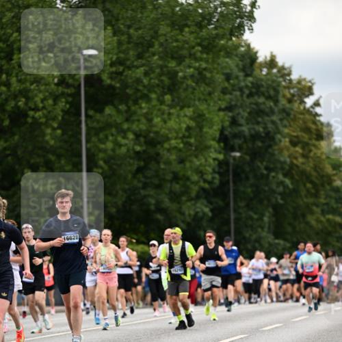 29.06.2025 - hella hamburg halbmarathon Dr. Thomas Lammeyer http://msf.ph/oto/8446696 29.06.2025 10:58:28 Kennedybrücke 1017, 1744, 1984, 2079, 2146, 2372, 2761, 3187, 3249, 3364, 4323, 4626, 4685, 4801, 4838, 5309, 5514, 5804, 5817, 5993, 6273, 6468, 6583, 6987, 7614, 8189, 8924, 9138, 9503, 9531, 9771, 10207, 11390 meine-sportfotos.de
