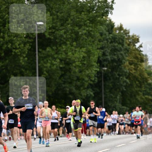 29.06.2025 - hella hamburg halbmarathon Dr. Thomas Lammeyer http://msf.ph/oto/8446708 29.06.2025 10:58:28 Kennedybrücke 1017, 1744, 1984, 2079, 2146, 2372, 2761, 3187, 3249, 3364, 4323, 4626, 4685, 4801, 4838, 5309, 5514, 5804, 5817, 5993, 6273, 6468, 6583, 6987, 7614, 8189, 8924, 9138, 9503, 9531, 9771, 10207, 11390 meine-sportfotos.de