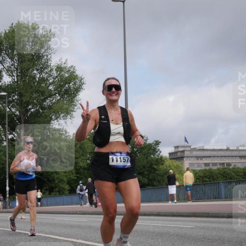 29.06.2025 - hella hamburg halbmarathon Luisa Fischer http://msf.ph/oto/8446714 29.06.2025 10:28:53 Kennedybrücke 1740, 6869, 15016, 11157, 1627, 1740, 2000, 3053, 3920, 4444, 6869, 8357 meine-sportfotos.de