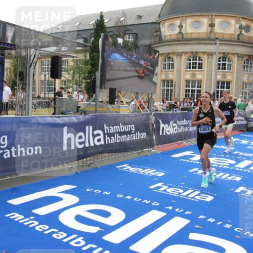29.06.2025 - hella hamburg halbmarathon Michael Strokosch http://msf.ph/oto/8446727 29.06.2025 10:27:48 Ziel 1122, 5367, 8731, 17893 meine-sportfotos.de