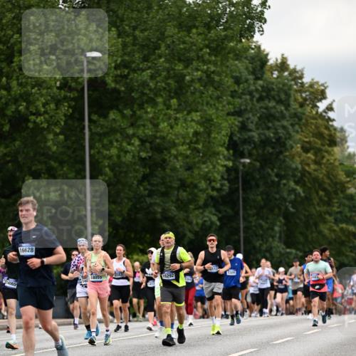 29.06.2025 - hella hamburg halbmarathon Dr. Thomas Lammeyer http://msf.ph/oto/8446731 29.06.2025 10:58:28 Kennedybrücke 1017, 1744, 1984, 2079, 2146, 2372, 2761, 3187, 3249, 3364, 4323, 4626, 4685, 4801, 4838, 5309, 5514, 5804, 5817, 5993, 6273, 6468, 6583, 6987, 7614, 8189, 8924, 9138, 9503, 9531, 9771, 10207, 11390 meine-sportfotos.de