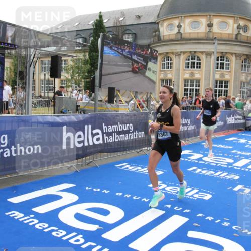 29.06.2025 - hella hamburg halbmarathon Michael Strokosch http://msf.ph/oto/8446745 29.06.2025 10:27:48 Ziel 1122, 5367, 8731, 17893 meine-sportfotos.de