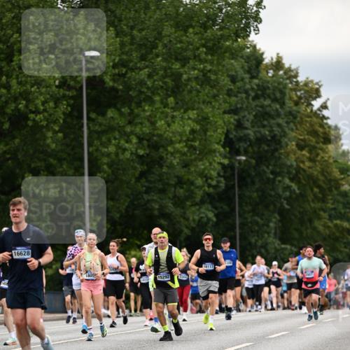 29.06.2025 - hella hamburg halbmarathon Dr. Thomas Lammeyer http://msf.ph/oto/8446748 29.06.2025 10:58:29 Kennedybrücke 1017, 1744, 1984, 2079, 2372, 2761, 3187, 3249, 3364, 4323, 4685, 4801, 4838, 5309, 5514, 5804, 5817, 5993, 6468, 6583, 6987, 7614, 8189, 8924, 9138, 9503, 9531, 9771, 10207, 11390 meine-sportfotos.de