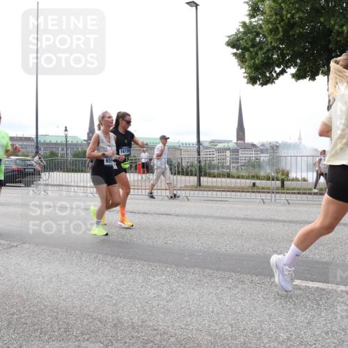 29.06.2025 - hella hamburg halbmarathon Lena Gebhardt http://msf.ph/oto/8446761 29.06.2025 10:30:10 Lombardsbrücke 65, 14304, 16735, 1097, 1547, 1694, 2302, 2699, 2901, 3443, 3573, 3613, 4580, 5063, 5322, 5350, 6598, 6616, 6626, 8388, 8792, 8941, 9095, 9937, 10162, 10880, 11376, 11444, 12227, 12305, 12349, 12350, 12504, 12537, 12688, 12710, 13031, 13418, 13810, 14304, 15266, 15938, 16182, 16601, 16604, 16735, 16769, 16864, 17529, 18046, 18385, 18503, 18671 meine-sportfotos.de