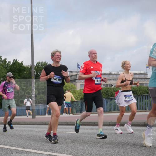 29.06.2025 - hella hamburg halbmarathon Luisa Fischer http://msf.ph/oto/8446768 29.06.2025 10:29:00 Kennedybrücke 11921, 8357, 18198, 18194, 11651, 6869, 1093, 1305, 1740, 2278, 3961, 3963, 6869, 8357 meine-sportfotos.de