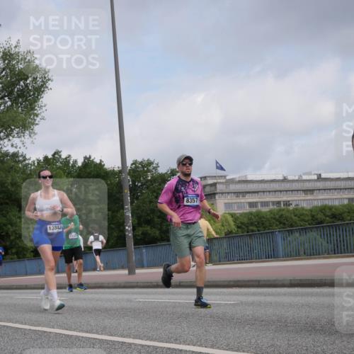 29.06.2025 - hella hamburg halbmarathon Luisa Fischer http://msf.ph/oto/8446781 29.06.2025 10:29:01 Kennedybrücke 1093, 13842, 11921, 8357, 18198, 1093, 1305, 1740, 2278, 3961, 3963, 6869, 8357 meine-sportfotos.de