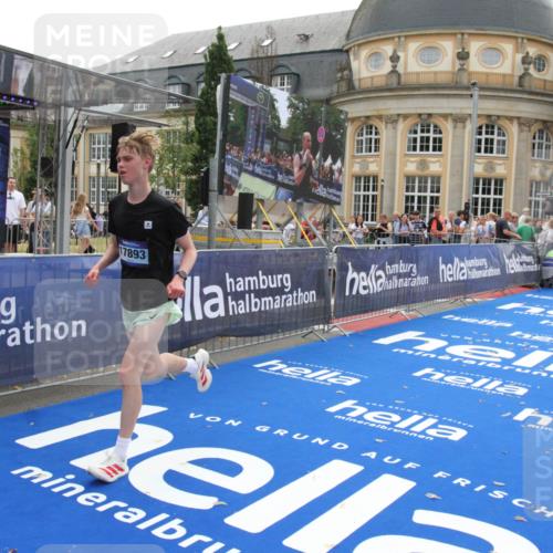 29.06.2025 - hella hamburg halbmarathon Michael Strokosch http://msf.ph/oto/8446803 29.06.2025 10:27:50 Ziel 1122, 5367, 17893 meine-sportfotos.de