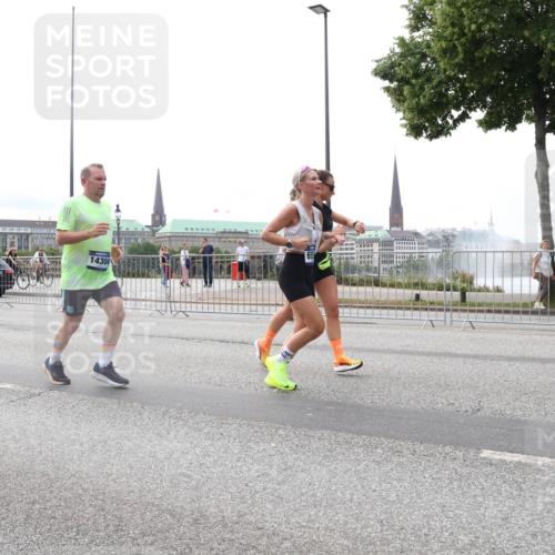 29.06.2025 - hella hamburg halbmarathon Lena Gebhardt http://msf.ph/oto/8446841 29.06.2025 10:30:10 Lombardsbrücke 14304, 1097, 1547, 1694, 2302, 2699, 2901, 3443, 3573, 3613, 4580, 5063, 5322, 5350, 6598, 6616, 6626, 8388, 8792, 8941, 9095, 9937, 10162, 10880, 11376, 11444, 12227, 12305, 12349, 12350, 12504, 12537, 12688, 12710, 13031, 13418, 13810, 14304, 15266, 15938, 16182, 16601, 16604, 16735, 16769, 16864, 17529, 18046, 18385, 18503, 18671 meine-sportfotos.de