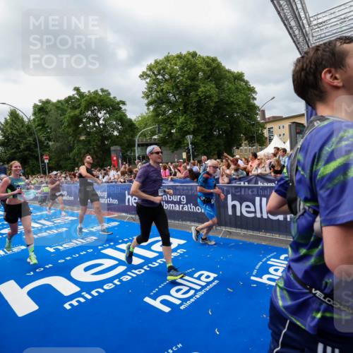 29.06.2025 - hella hamburg halbmarathon Zöllner http://msf.ph/oto/8446845 29.06.2025 10:57:55 Ziel 2034, 2806, 2883, 3575, 5391, 7138, 7159, 7269, 9820, 10599, 10703, 11394, 12523, 13376, 14737, 14881, 15349, 16517, 17543, 18492 meine-sportfotos.de